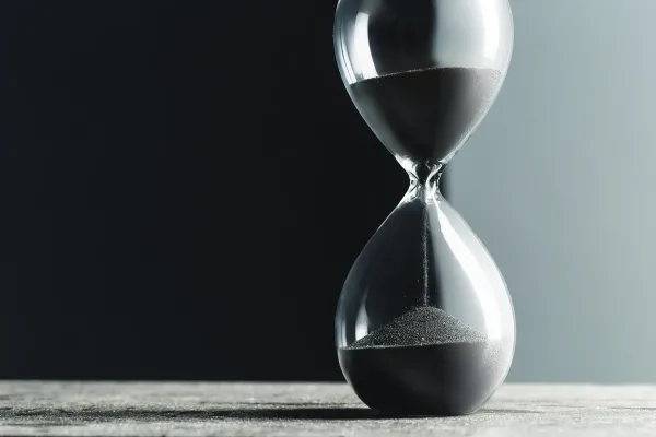 Hourglass on a stark background, symbolizing Four Months Left in the year plan.